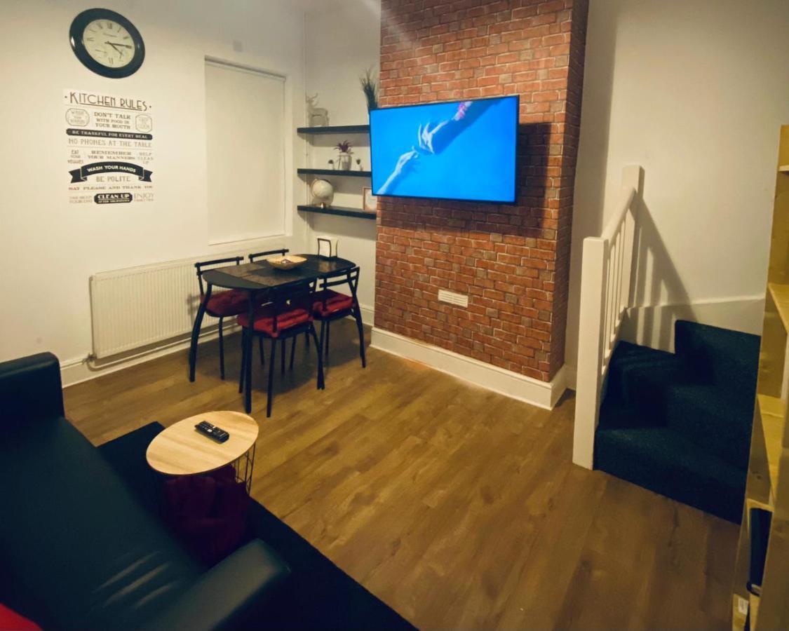 Large 4 Bedroom - Centre Сasa de vacaciones