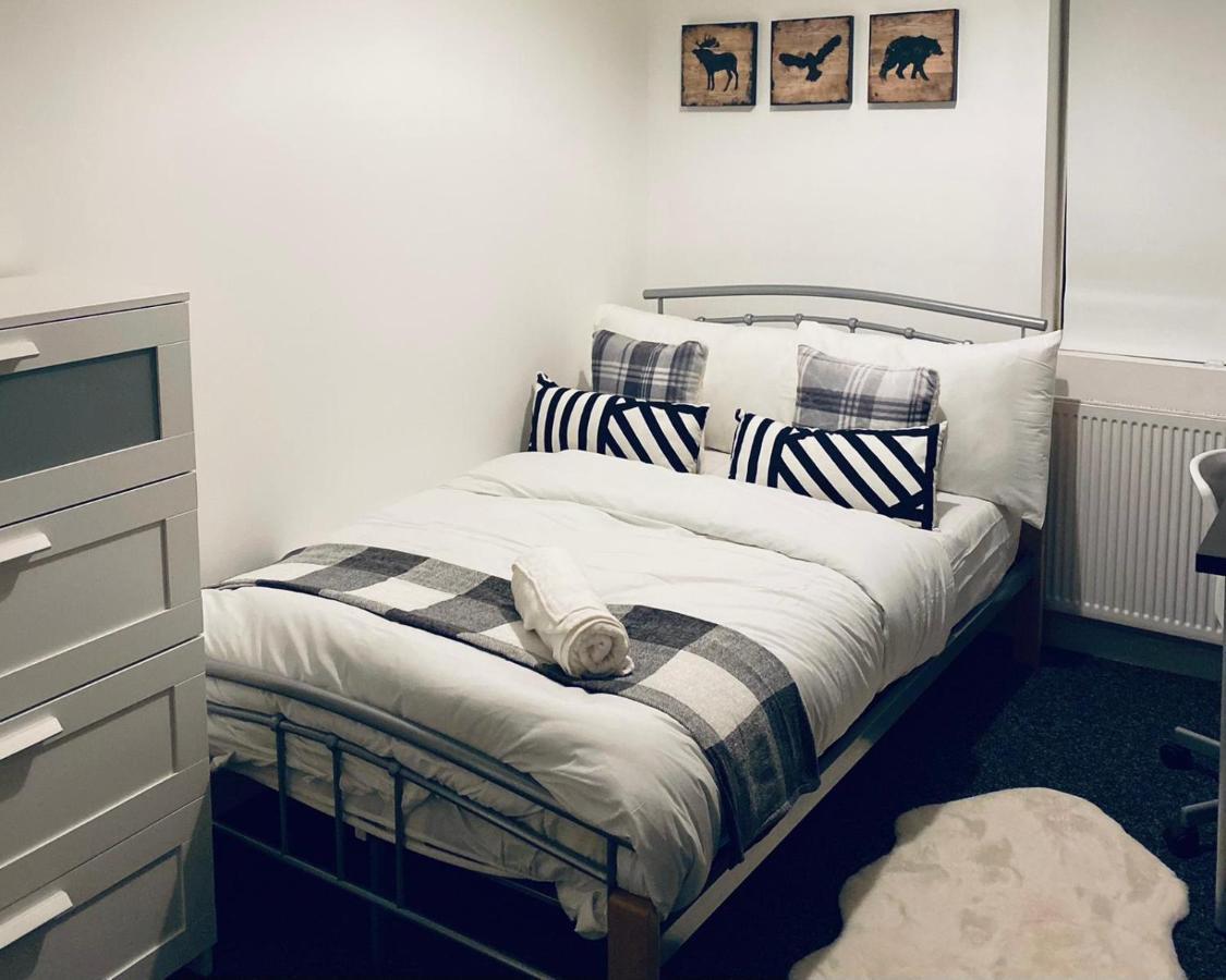 Сasa de vacaciones Large 4 Bedroom - Centre Coventry