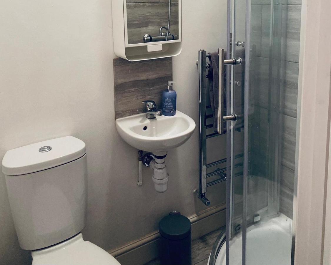 Large 4 Bedroom - Centre Сasa de vacaciones Coventry